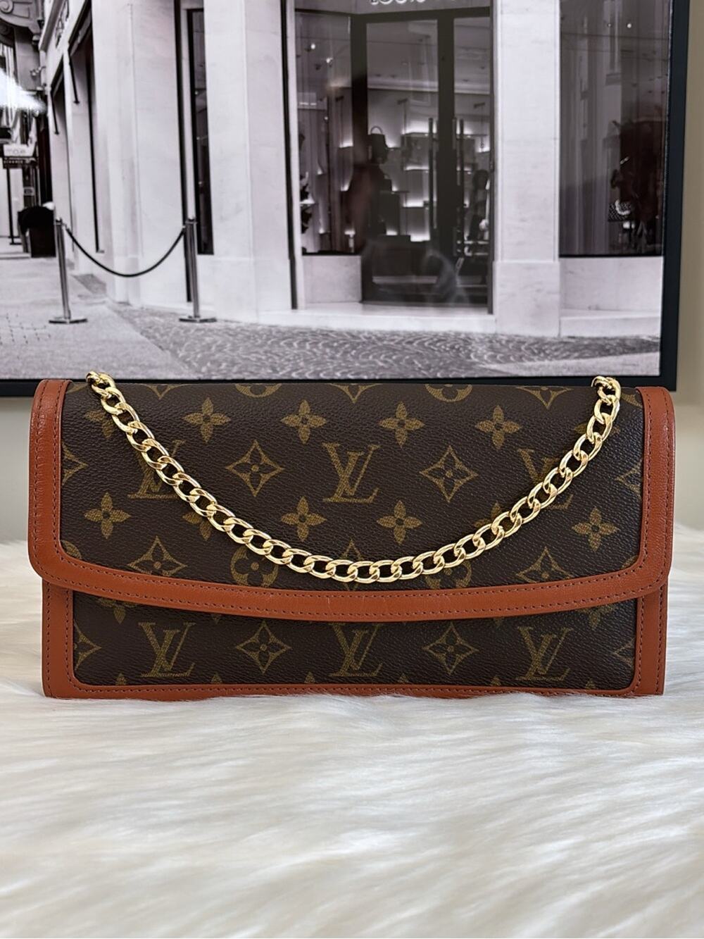 Louis Vuitton Monogram Canvas Pochette Dame Clutch